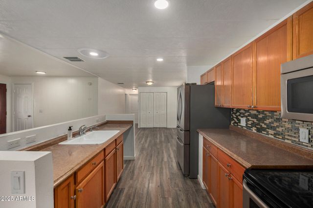 2650 W UNION HILLS Drive 82, Phoenix, AZ 85027