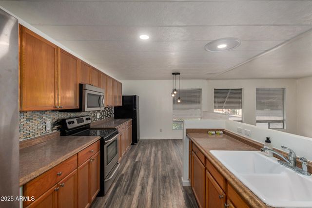 2650 W UNION HILLS Drive 82, Phoenix, AZ 85027