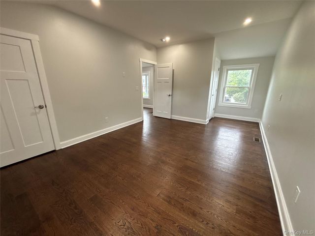 21 Prime Avenue 1, Huntington, NY 11743