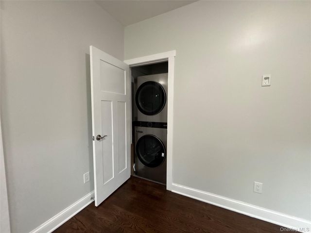 21 Prime Avenue 1, Huntington, NY 11743