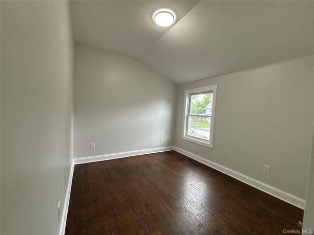 21 Prime Avenue 1, Huntington, NY 11743