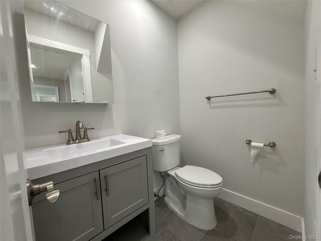 21 Prime Avenue 1, Huntington, NY 11743