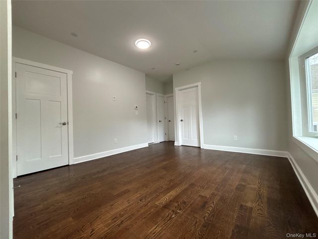 21 Prime Avenue 1, Huntington, NY 11743