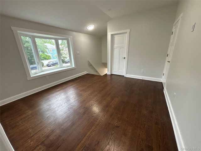 21 Prime Avenue 1, Huntington, NY 11743