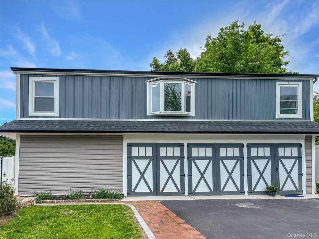 21 Prime Avenue 1, Huntington, NY 11743