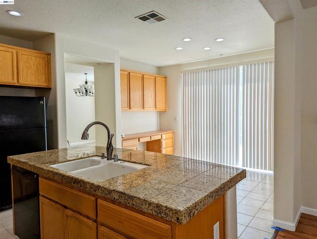 1455 Paradise Ln, Brentwood, CA 94513