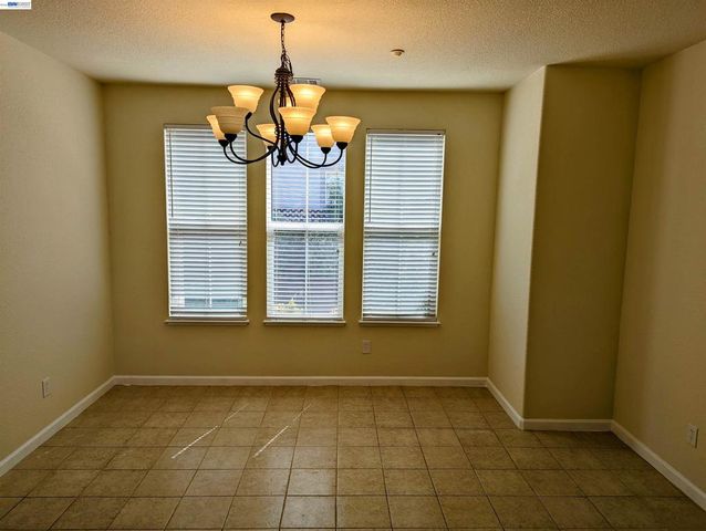 1455 Paradise Ln, Brentwood, CA 94513