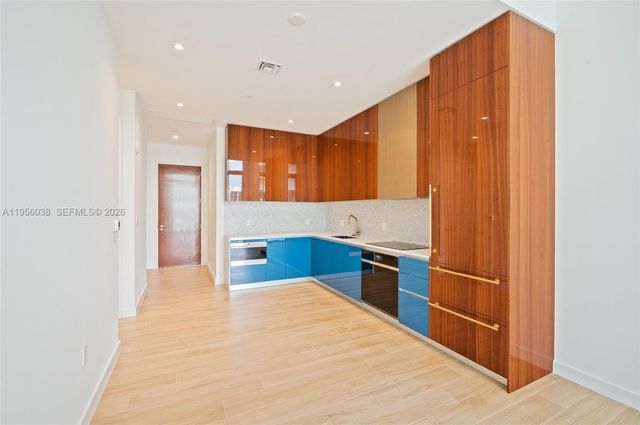 2655 S Bayshore Dr 805, Miami, FL 33133