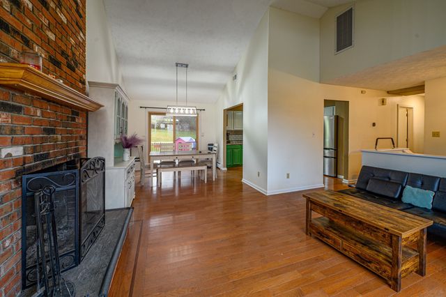 52 Cimarron Road, Middletown, CT 06457