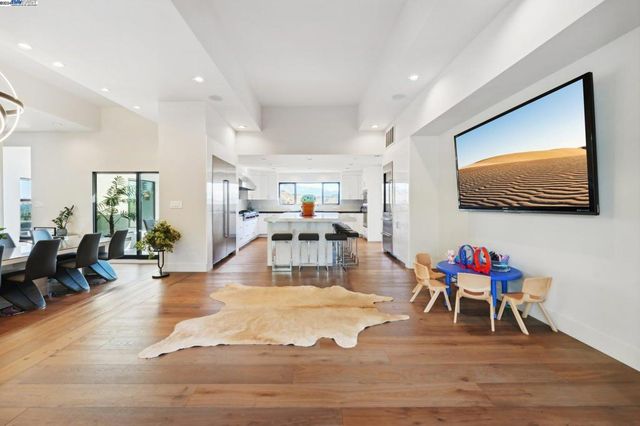140 South Ct, Alamo, CA 94507