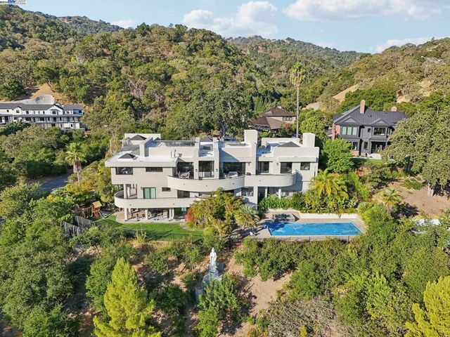 140 South Ct, Alamo, CA 94507