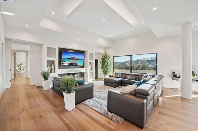 140 South Ct, Alamo, CA 94507