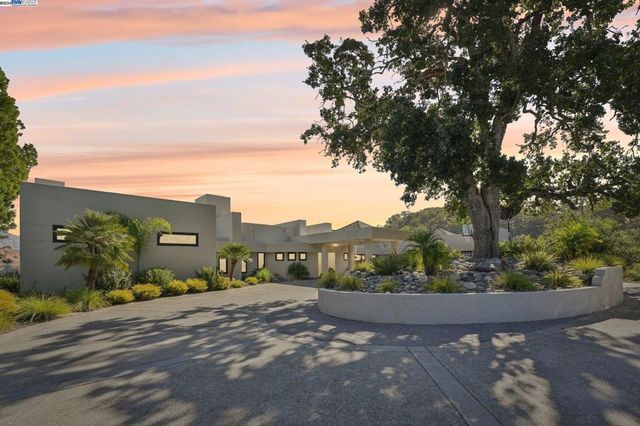 140 South Ct, Alamo, CA 94507