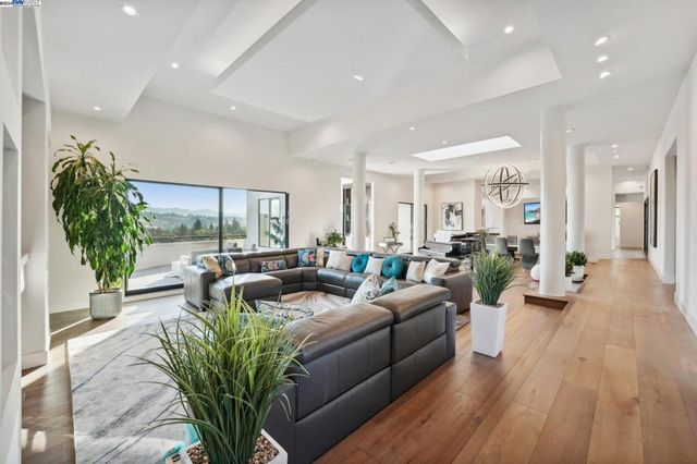 140 South Ct, Alamo, CA 94507