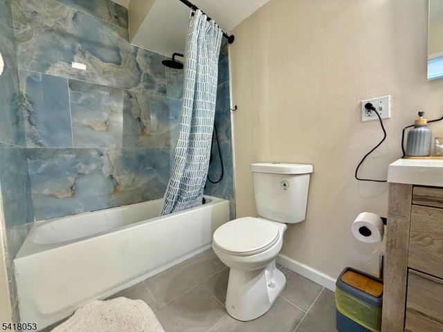 51 Smith St, Irvington Twp., NJ 07111