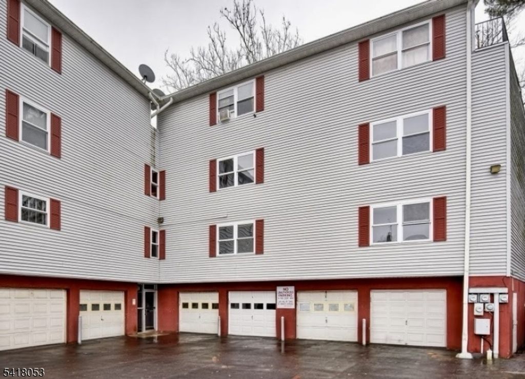 51 Smith St, Irvington Twp., NJ 07111