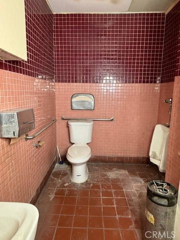 3841 Tweedy Boulevard, South Gate, CA 90280