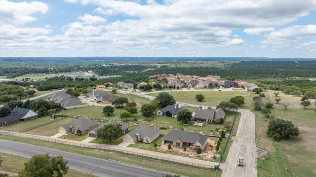 111 Creekside Drive, Glen Rose, TX 76043