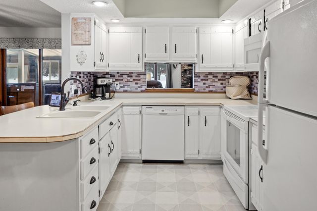 302 Sheyenne Street, Horace, ND 58047