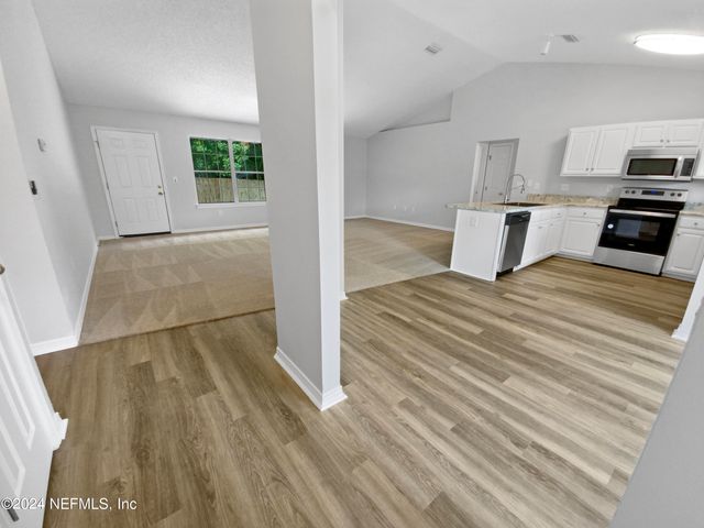 2444 SHELBY CREEK Road W, Jacksonville, FL 32221