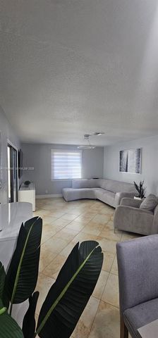 3110 SW 4th St, Deerfield Beach, FL 33442