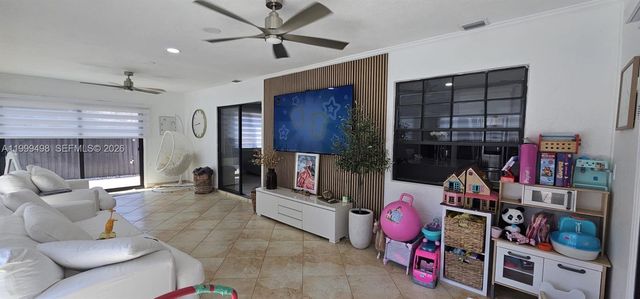 3110 SW 4th St, Deerfield Beach, FL 33442