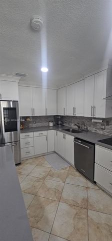 3110 SW 4th St, Deerfield Beach, FL 33442