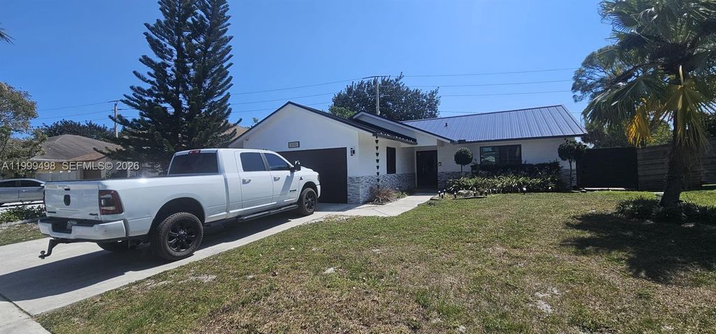 3110 SW 4th St, Deerfield Beach, FL 33442