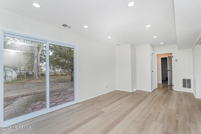 30 Russell Street, Toms River, NJ 08753