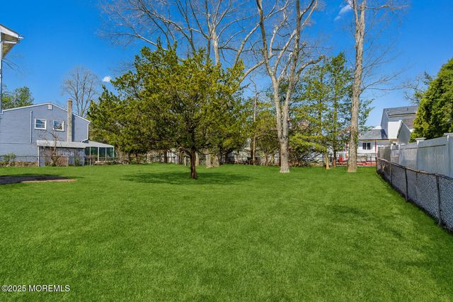 30 Russell Street, Toms River, NJ 08753