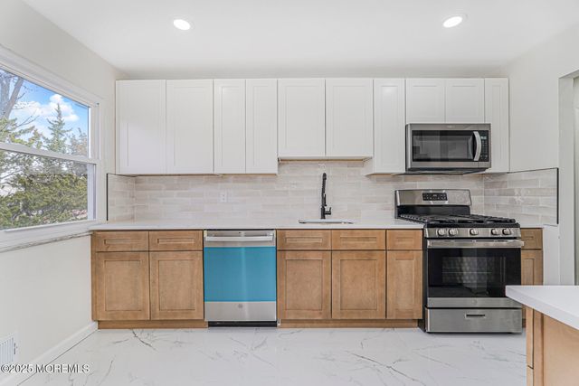 30 Russell Street, Toms River, NJ 08753