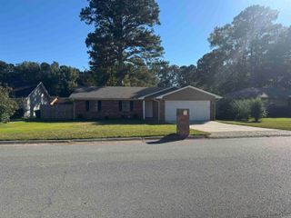 6711 Woodfield Road, Little Rock, AR 72209