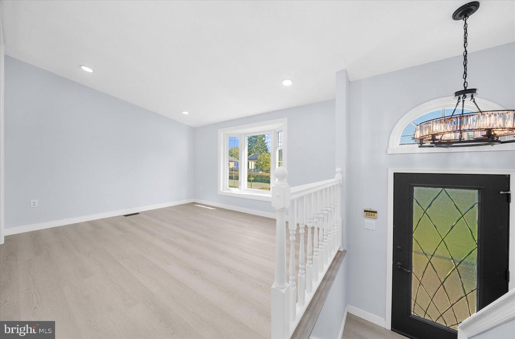 820 WALNUT AVE, BENSALEM, PA 19020 — photo 2