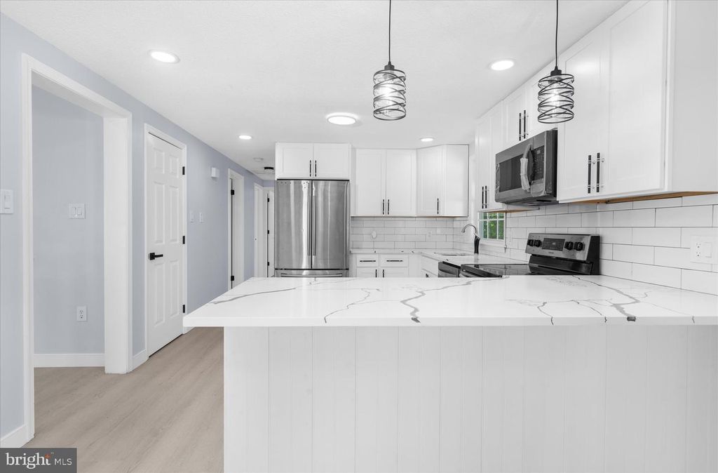 820 WALNUT AVE, BENSALEM, PA 19020 — photo 5