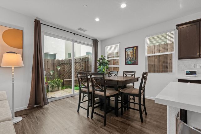 5330 Sable Wood Ln, Fair Oaks, CA 95628