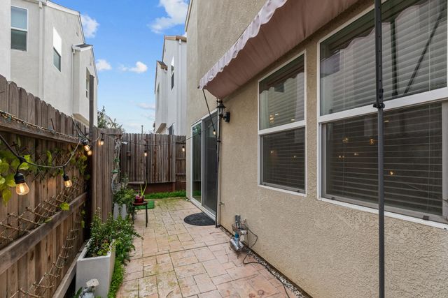 5330 Sable Wood Ln, Fair Oaks, CA 95628