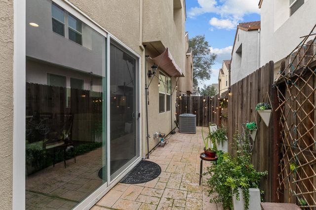 5330 Sable Wood Ln, Fair Oaks, CA 95628