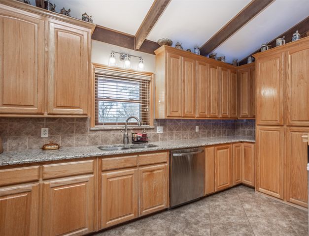 231 Hickory Street, Lindsay, TX 76250