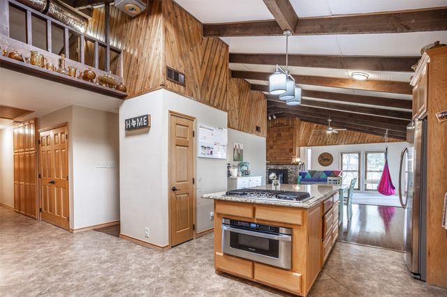 231 Hickory Street, Lindsay, TX 76250