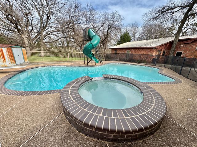 231 Hickory Street, Lindsay, TX 76250