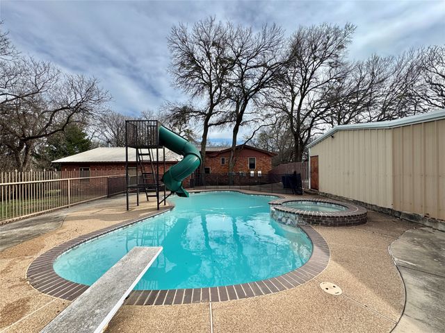 231 Hickory Street, Lindsay, TX 76250