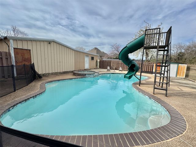 231 Hickory Street, Lindsay, TX 76250