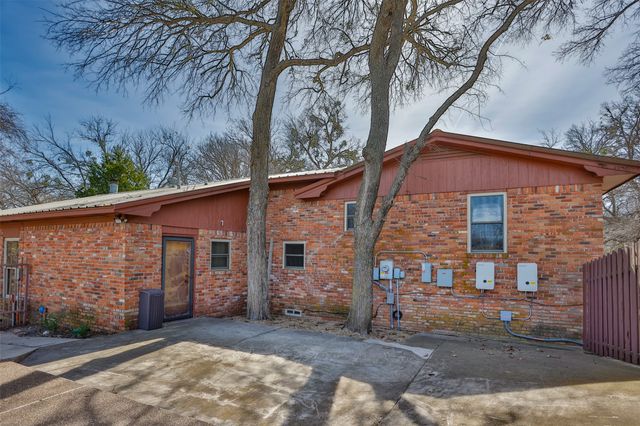 231 Hickory Street, Lindsay, TX 76250