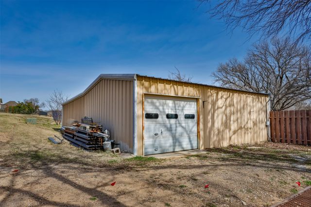 231 Hickory Street, Lindsay, TX 76250