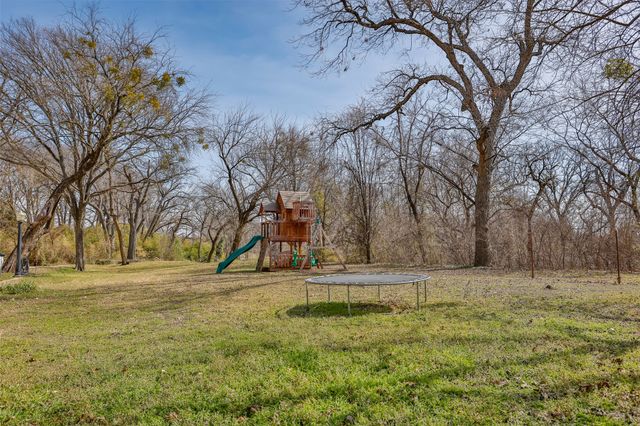 231 Hickory Street, Lindsay, TX 76250