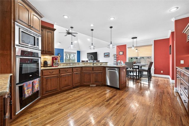 1502 NE Bluff Spring Avenue, Bentonville, AR 72712