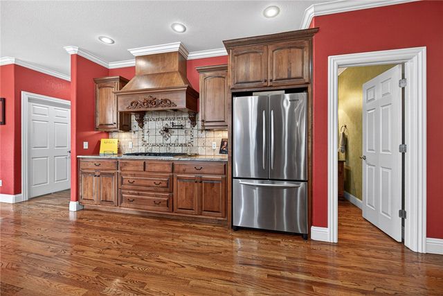 1502 NE Bluff Spring Avenue, Bentonville, AR 72712