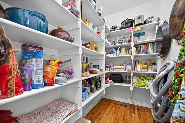 1502 NE Bluff Spring Avenue, Bentonville, AR 72712