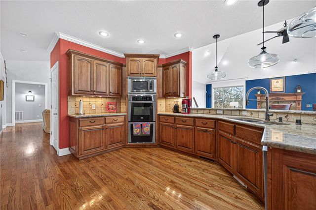 1502 NE Bluff Spring Avenue, Bentonville, AR 72712