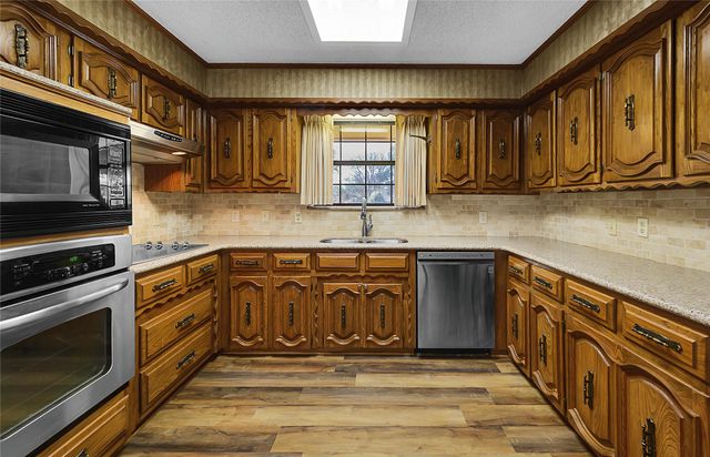 210 Chelsea Drive, Hewitt, TX 76643